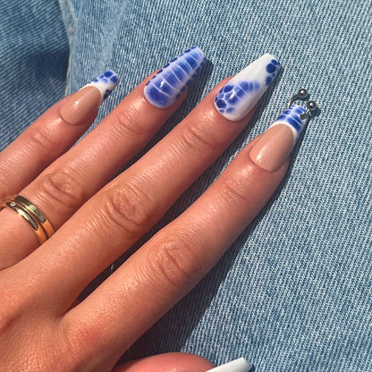 "Blurry pierced blue" nail-set