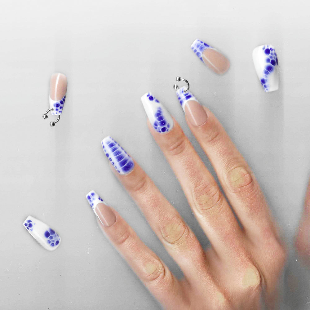 "Blurry pierced blue" nail-set