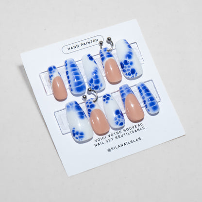 "Blurry pierced blue" nail-set